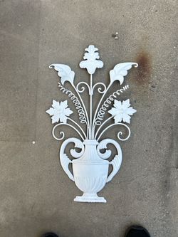 White Metal Floral Urn Wall Decor