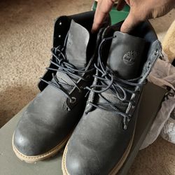 Timberland 6-Inch Boots - Youth Size 6Y - With Box - Good Condition