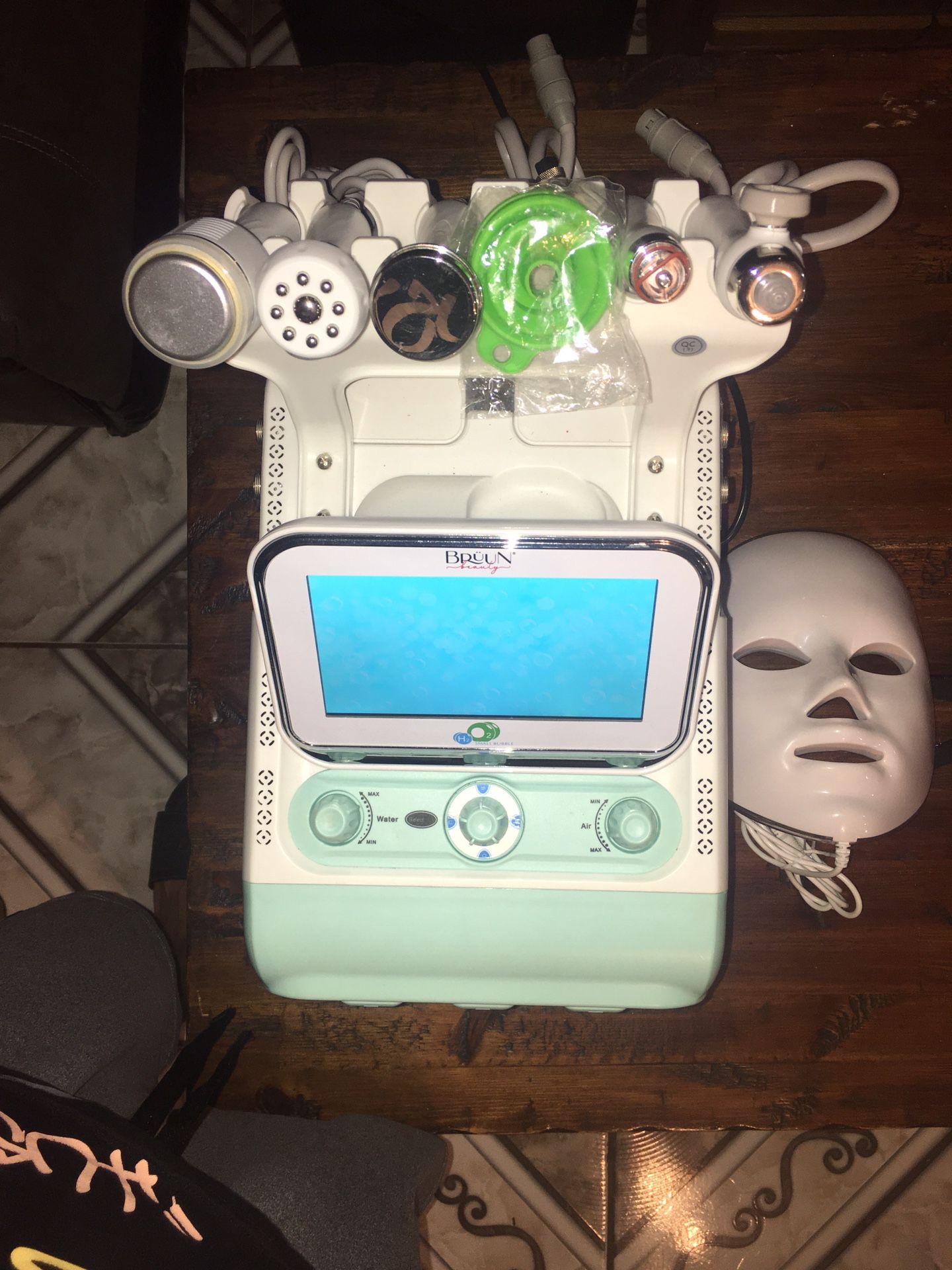 OR BETTER OFFER==>BRÜUN BEAUTY 6-in-1 Water Exfoliator Hydrogen Oxygen Small Bubble Beauty Machine can Deeply Clean Skin, Tender Skin and Moisturize