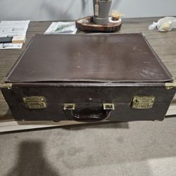 hard shell  vintage suit case.