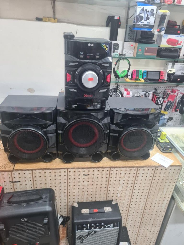 LG XBOOM 2.1ch Bluetooth Shelf System with Speakers and Subwoofer