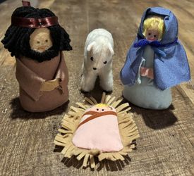 Nativityq/felt - Mary Joseph, baby Jesus & Sheep