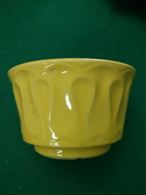 Vintage Floraline USA yellow planter #506