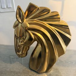 Horse head statue 