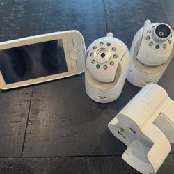 Infant Optics DXR-8 PRO Baby Monitor – 2 Cameras + Travel Mount