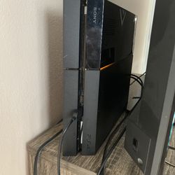 Ps4 Comes With 2 Controllers