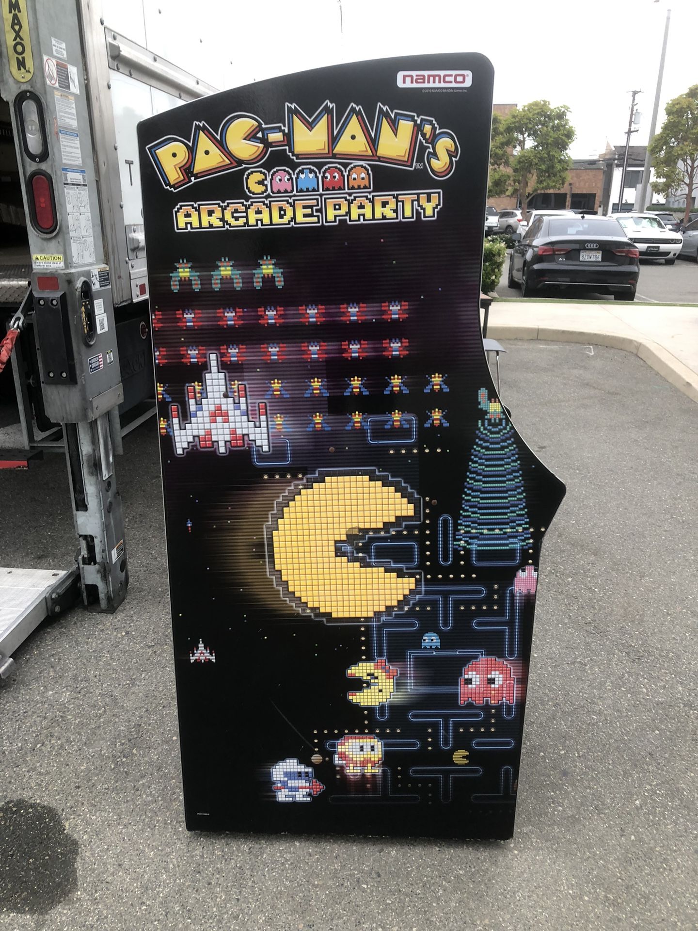 Pac-Man Arcade Full Size