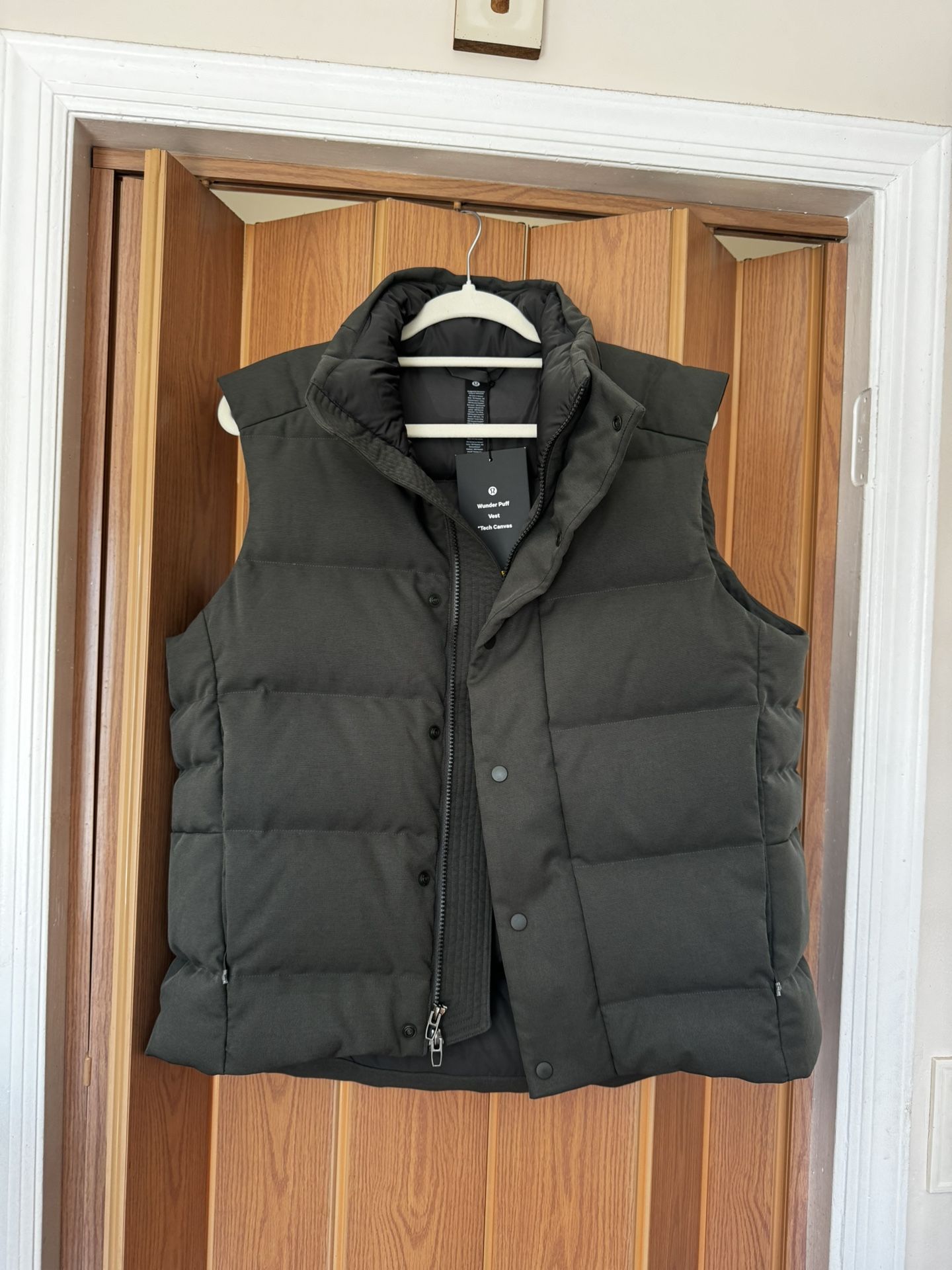 Lululemon Men's Dark Army Green Wunder Puff 600-Down-Fill Vest
