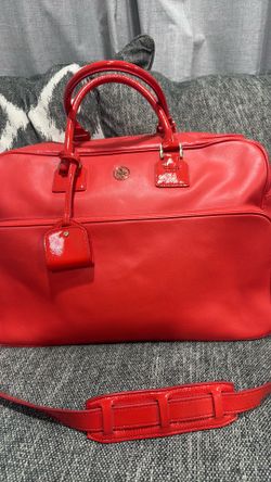 This orange Tory Burch Robinson Weekender Bag features a polished gold-tone logo emblem and smooth leather handles.Brand: Tory BurchModel: Robinson We