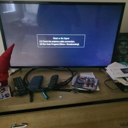 Samsung 32" Smart TV And Paired Remote Control 