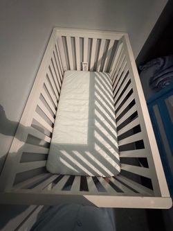 Baby crib with mattress