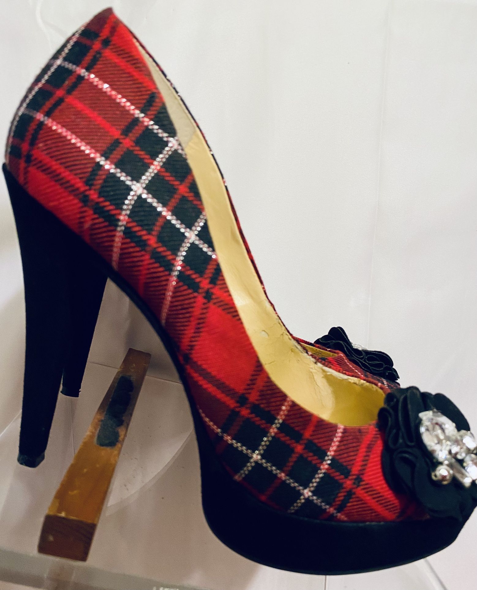 Gianni Bini Red and Black Heels with Sophisticated Style
