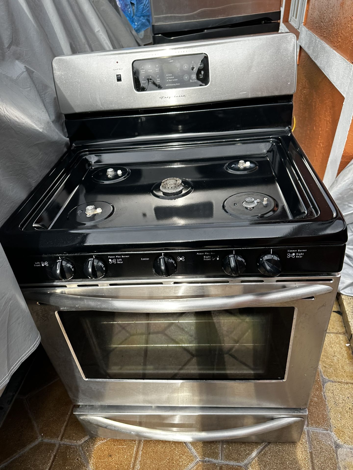 Stove Frigidaire