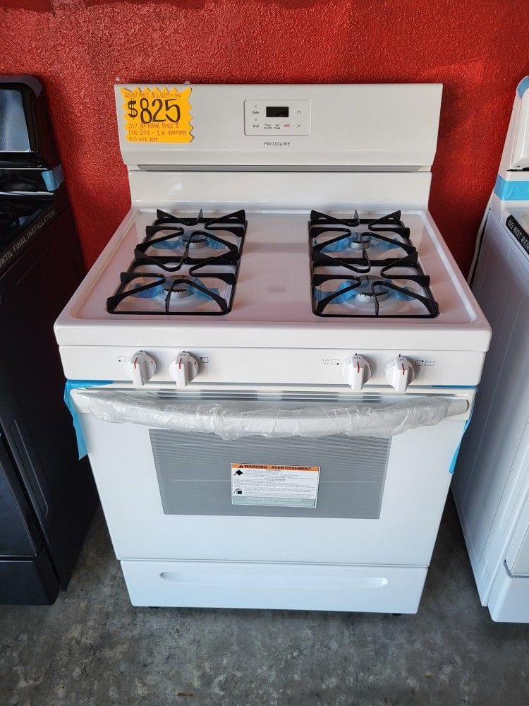 New Frigidaire 4 Burner Gas Stove 30\