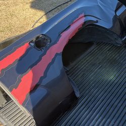 DRIVER SIDE TRUCK BED PANEL ORIGINAL AND GENUINE WITH SMALL DAMAGE  CHECK PICTURES PLEASE $150 LONG BED 6 FEET