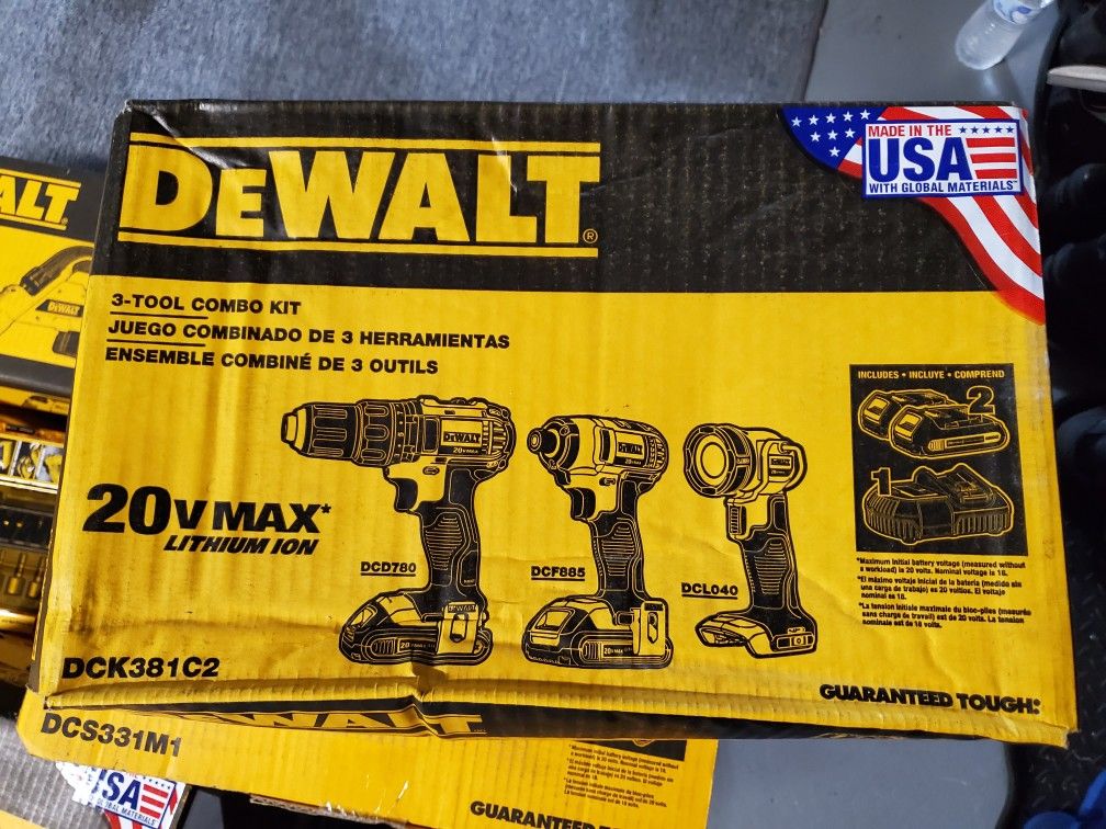 DEWALT 20-Volt MAX Lithium-Ion Cordless Drill/Driver, Impact & Light Combo Kit