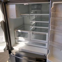 Frigidaire Stainless Steel Frenchdoor Refrigerator With Water And Ice 