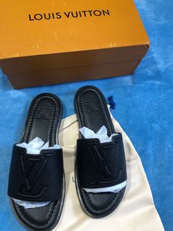 Black slides 9 1/2, 10