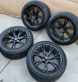 2020-2026 Tesla Model Y OEM 19" Gloss Black Gemini Wheels Tires TPMS  Selling a genuine OEM Tesla Model Y 19" Gemini wheel and tire set. Powder-coated