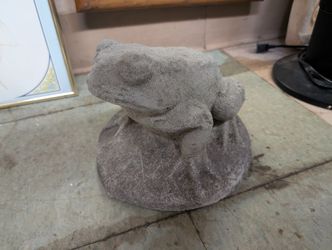 Outdoor Concrete Frog Garden Statue Yard Art Patio Lawn Decor