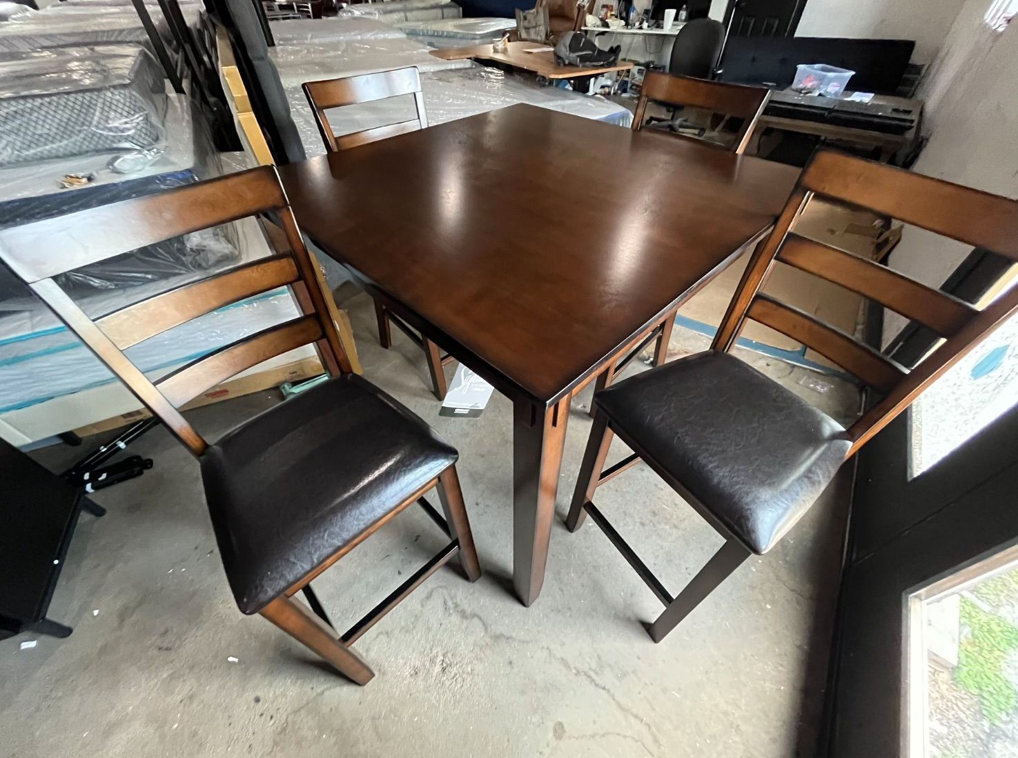 New Beautiful Ashleys Design 5pc Contemporary Dinning Table Set ⭐️ Perfect for Small Kitchen/Dinning Room ⭐️ Only $39 to Finance⭐️