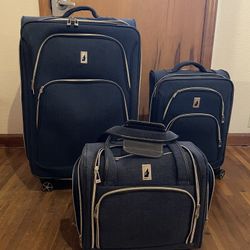 London Fog 3 Piece Yorkshire Expandable Softside Spinner Luggage - Navy. 