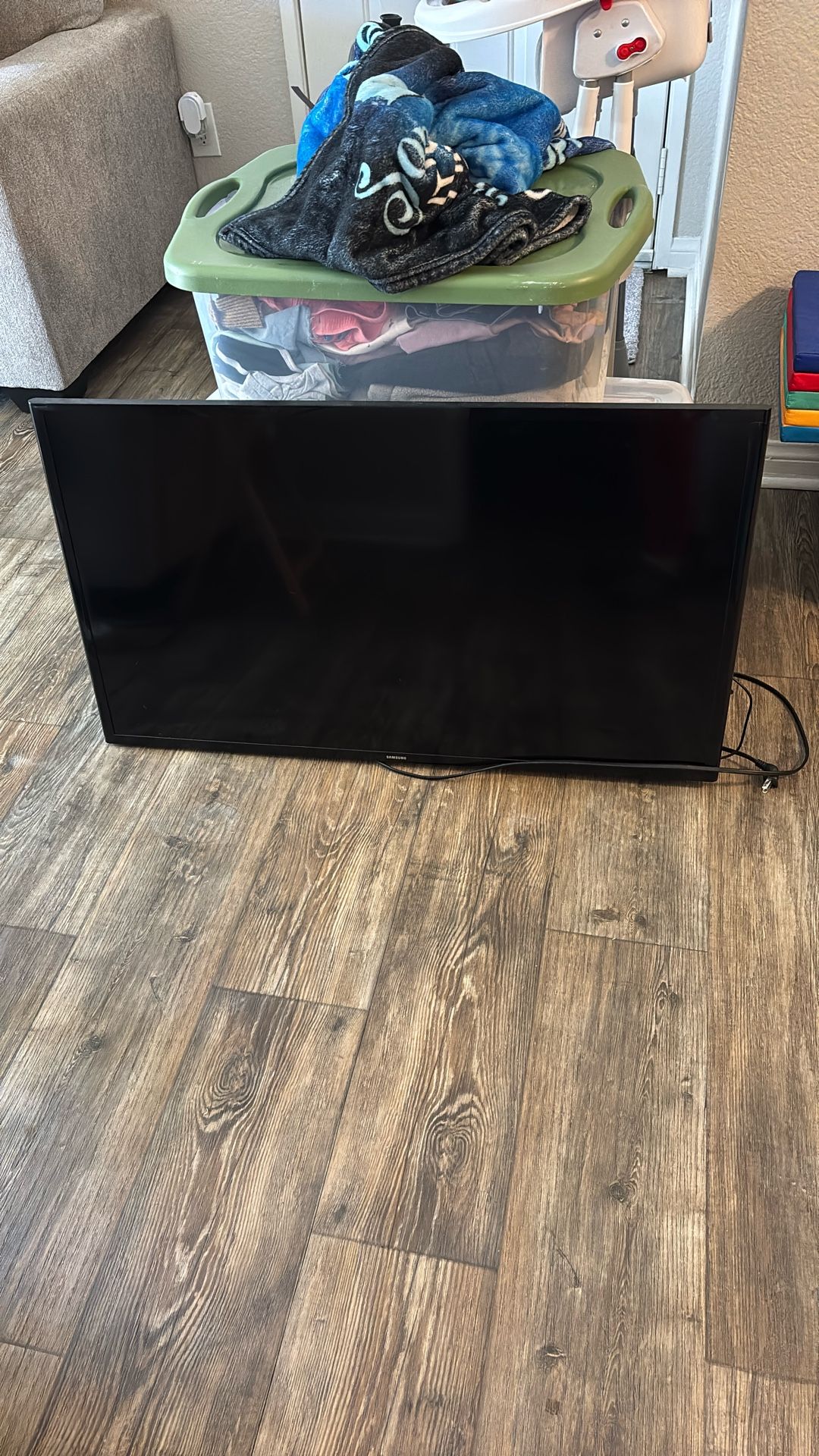 Samsung TV . It is a 40-inch, 1080p Smart LED TV.