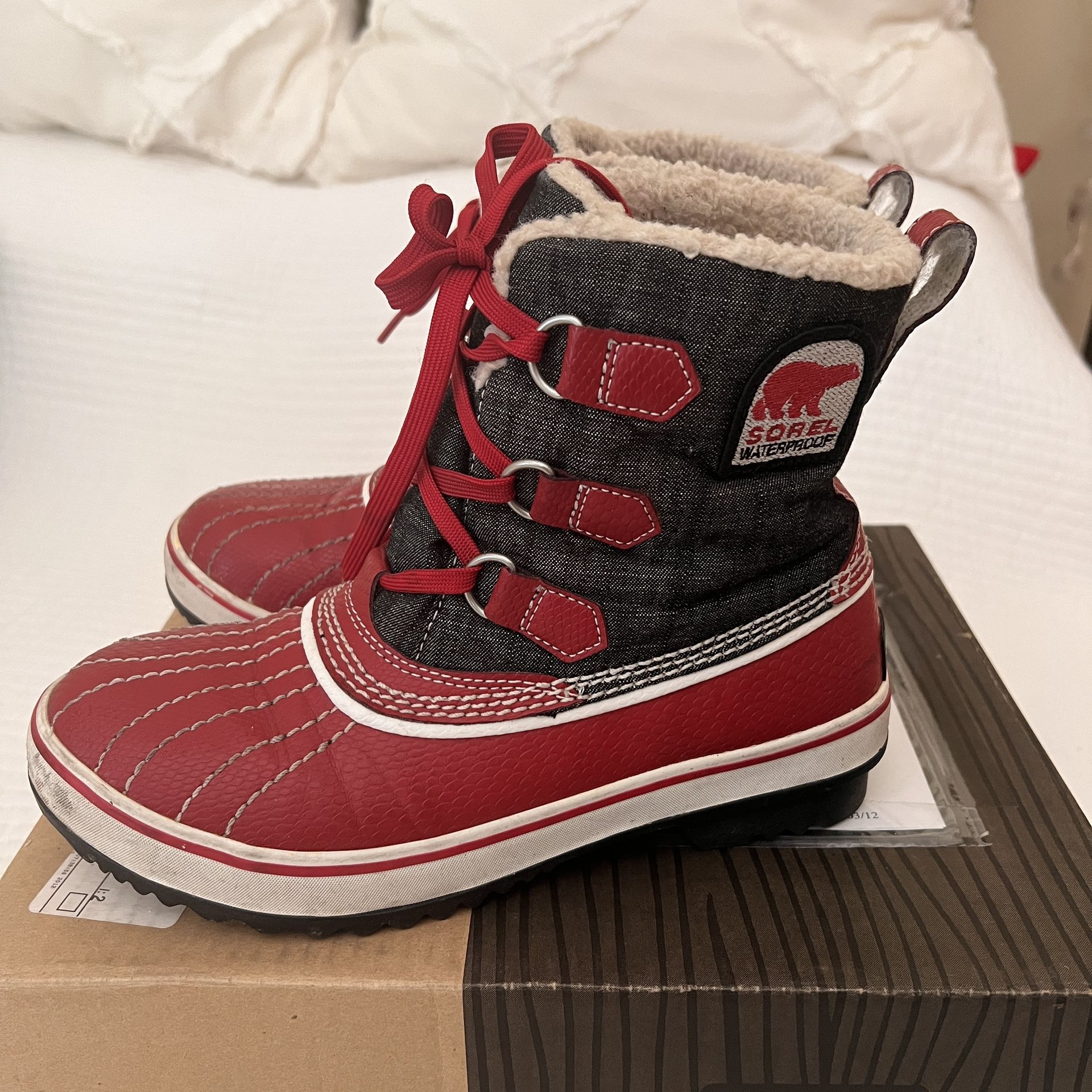 Sorel Snow Winter Boots Women’s size 6