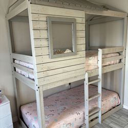 Bunk bed with 2 Matresses 
