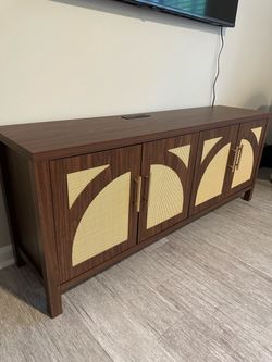 Tv Stand / Entertainment Center