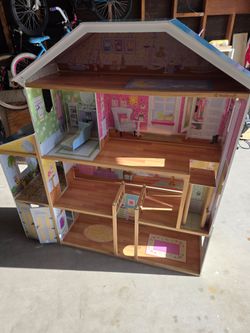 Full size dollhouse for kids