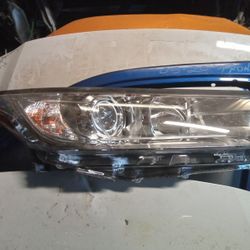 2017 - 2019 Toyota Highlander Right Headlight