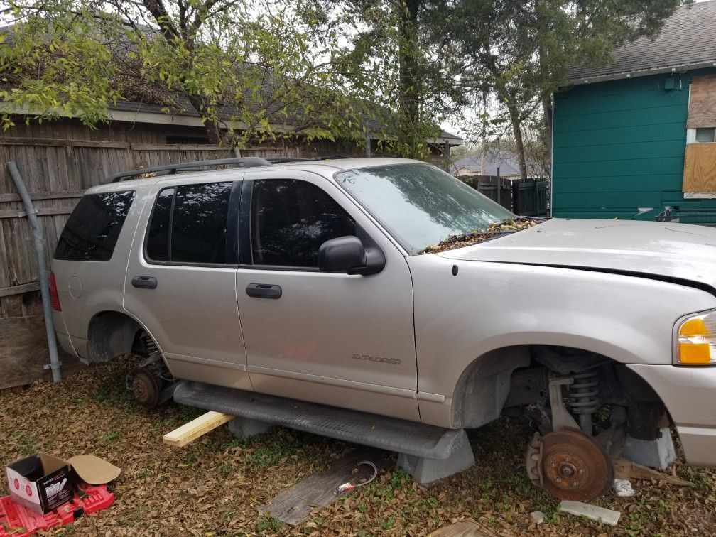 2004 Ford Explorer Parting Out