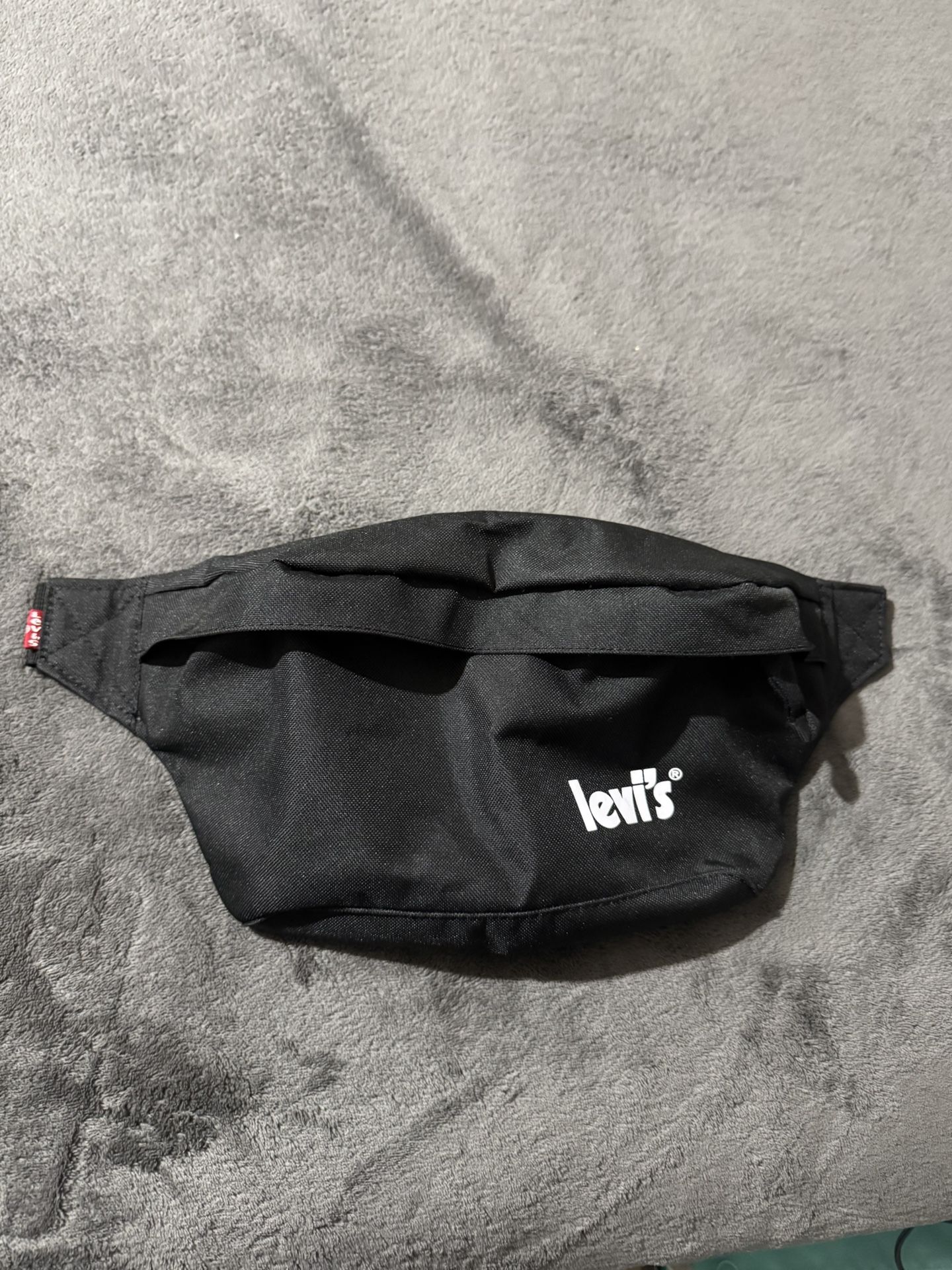 New Levis Banana Sling Bag In Black