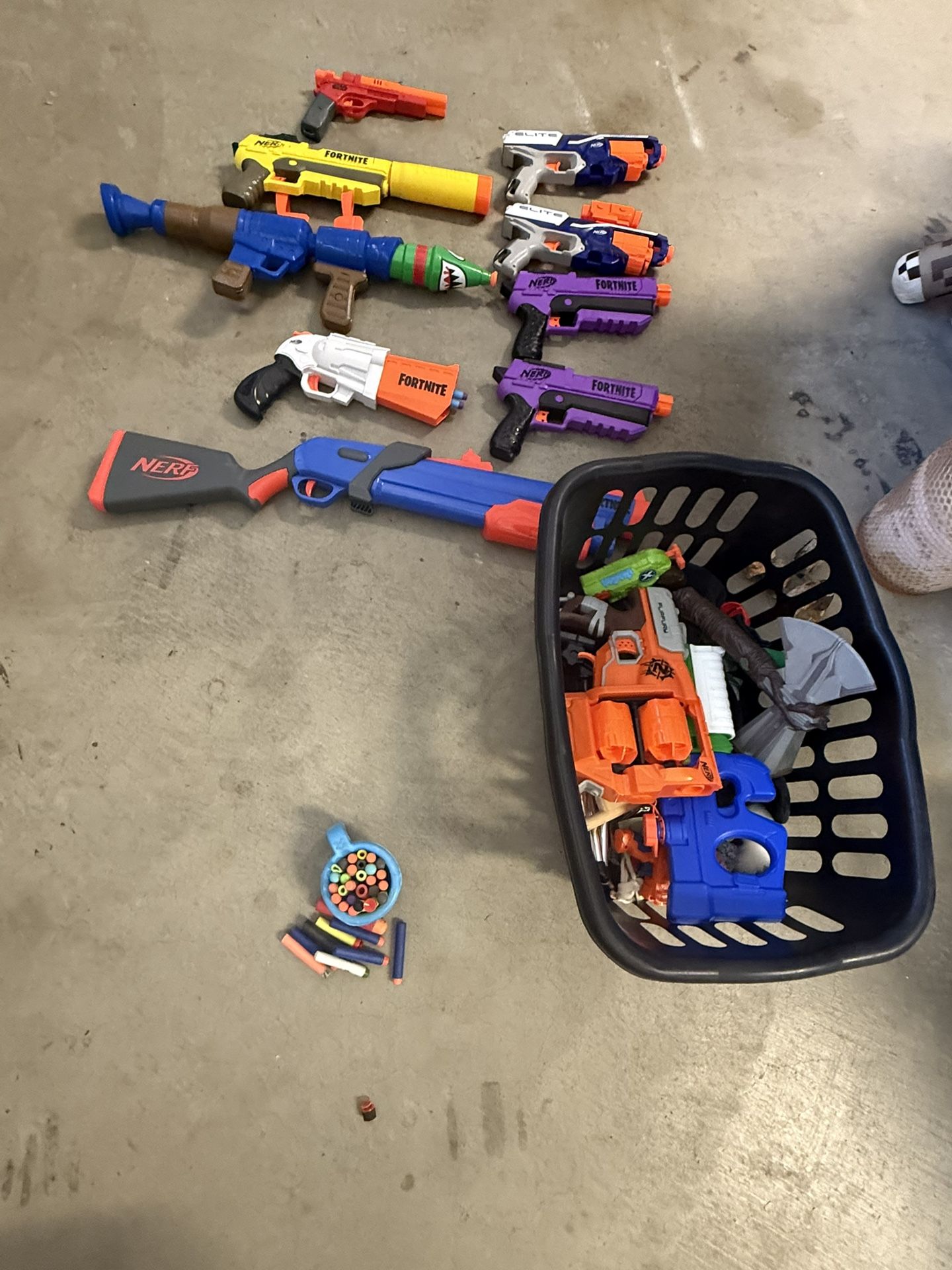 Fortnite & Assorted Nerf Guns