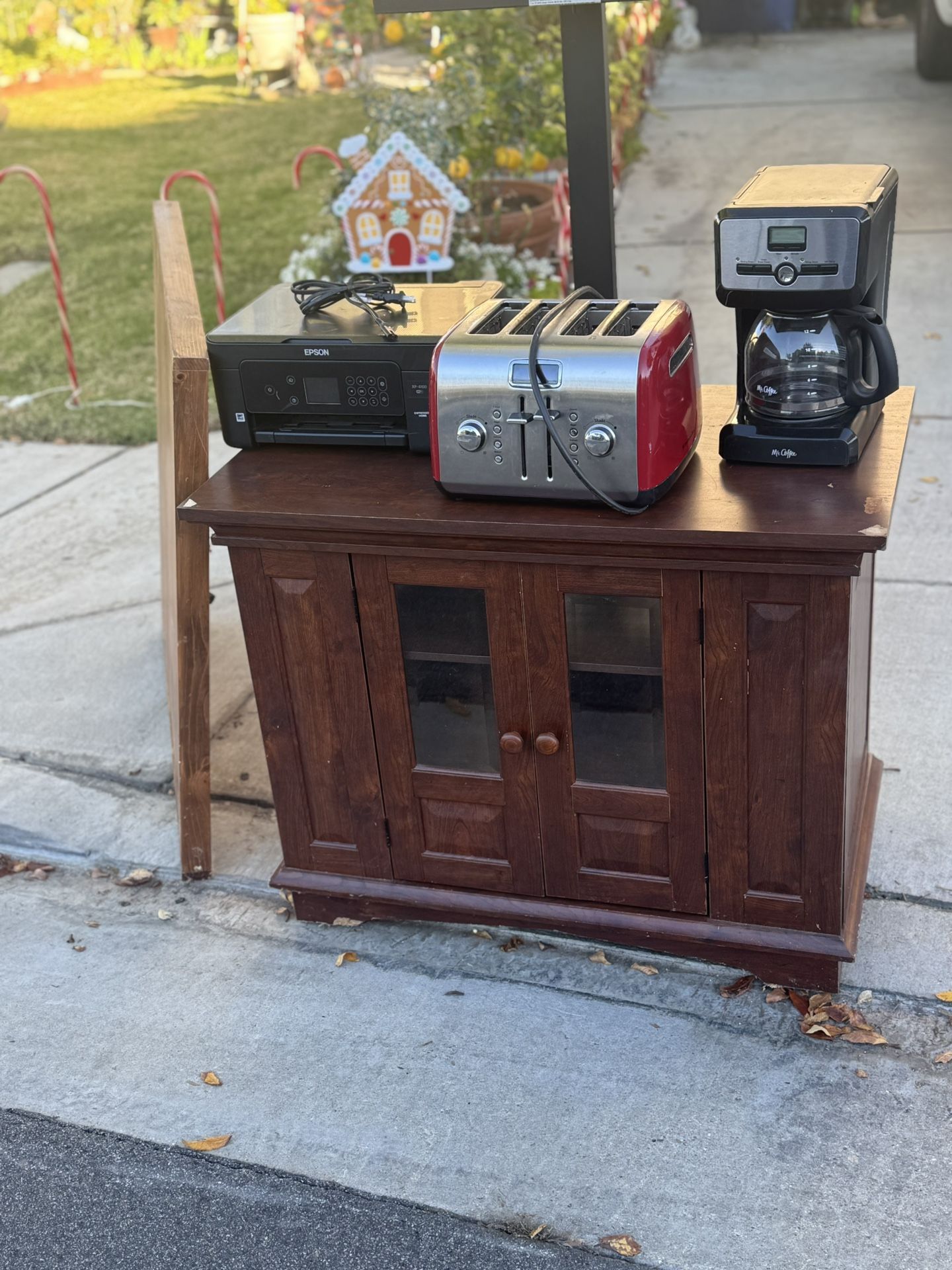 FREE Entertainment Stand, Printer And Other Appliances!