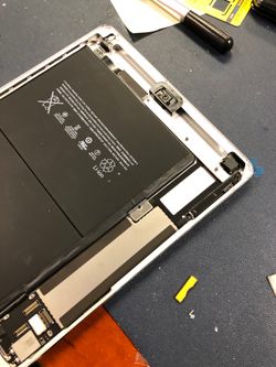 iPhone 📱 ipad r e p a i r center