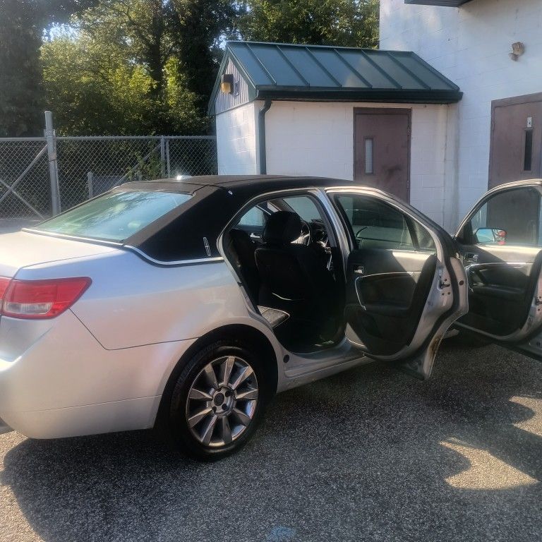2011 Lincoln MKZ
