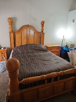 Solid Wood Four-Poster Bed Frame