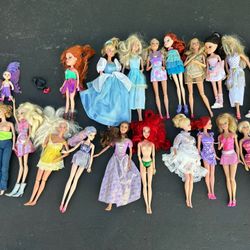 20x Barbies, Dolls, Dressed, Shoes.