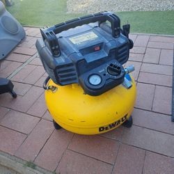 ($45) Dewalt 6gal Pancake Air Compressor DWFP55126