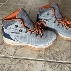 Columbia Hiking Boots (Women, 8)