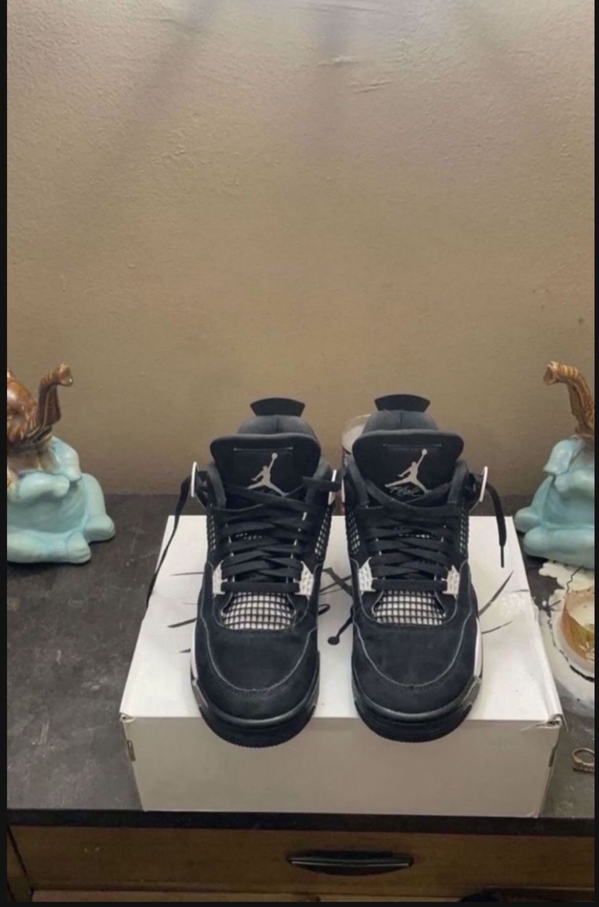 Air Jordan 4 Thunders