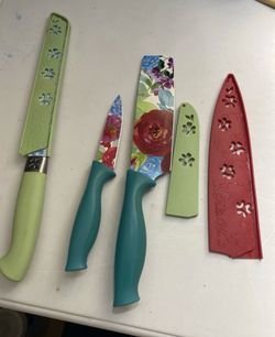 Pioneer woman cutlery.  Not complete set
