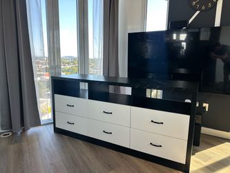 Island w/ 3 cupboards and 6 drawers! Sturdy!