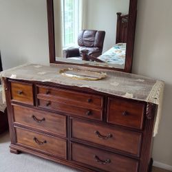 Dresser With Mirror
