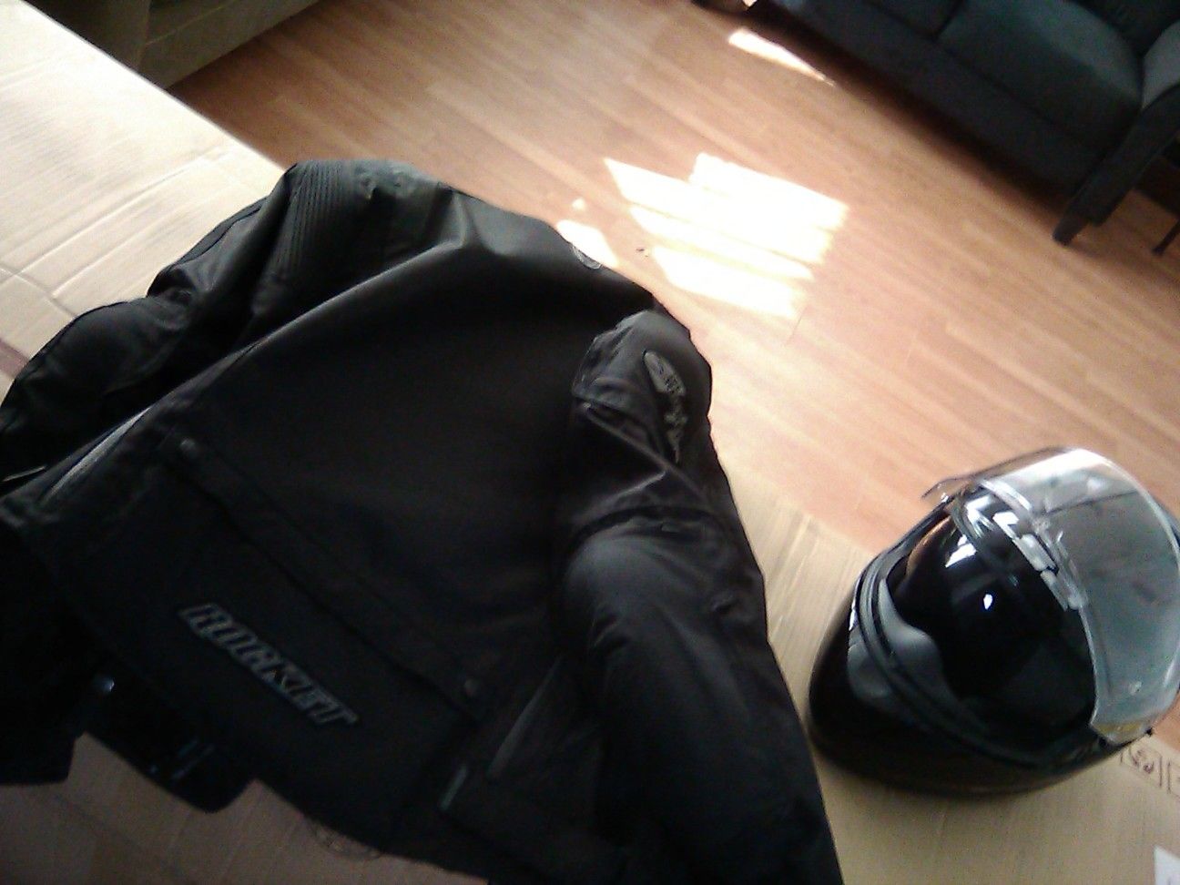 Size L) Joe rocket motorcycle jacket with a motorcycle helmet ( size L)