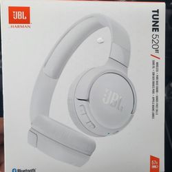 JBL Tune 520BT Wireless On Ear Headphones with Mic, Pure Bass Sound, Upto 57 Hrs Playtime, Speedcharge, Customizable Bass with Headphones App, Lightwe