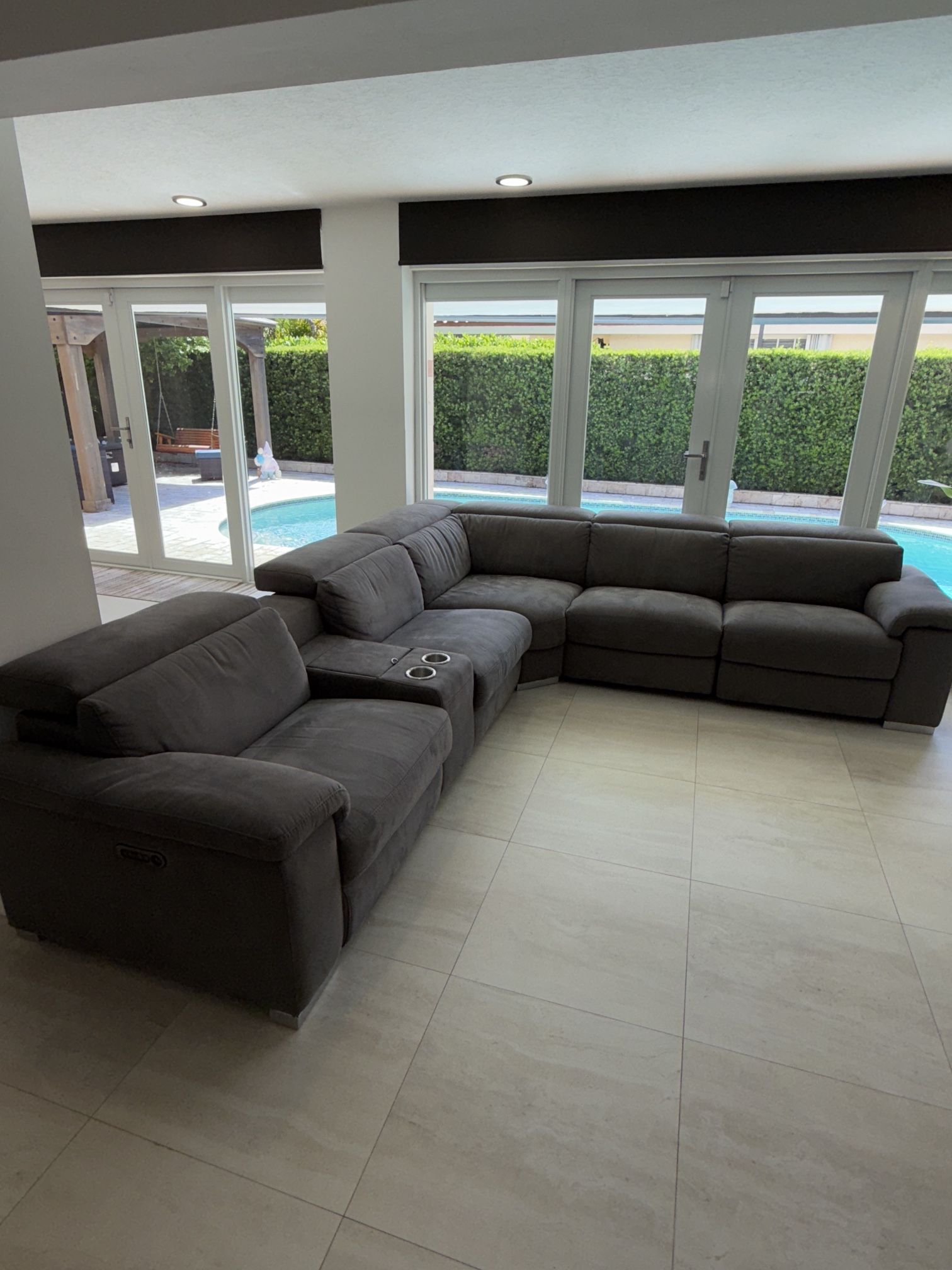 Recliner sectional sofa 
