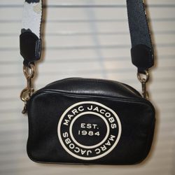 Marc Jacobs Signet Flash Black Smooth Leather Camo Strap Camera Crossbody Bag
